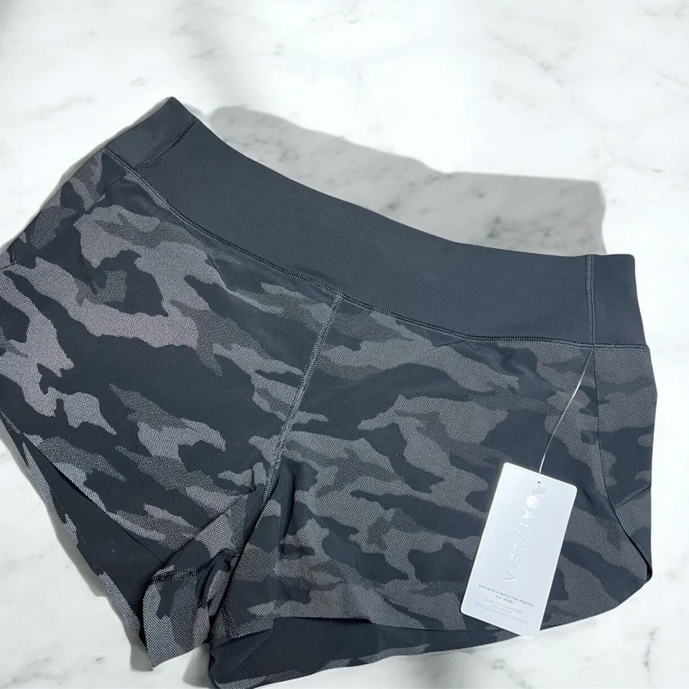 Athleta run with it reflective 3.5” short
